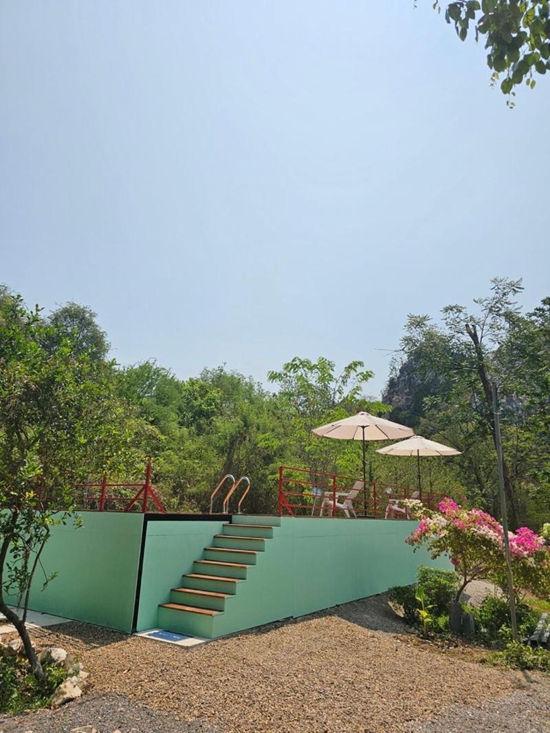 ชายเขาโฮมสเตย์ Kanchanaburi Eksteriør billede